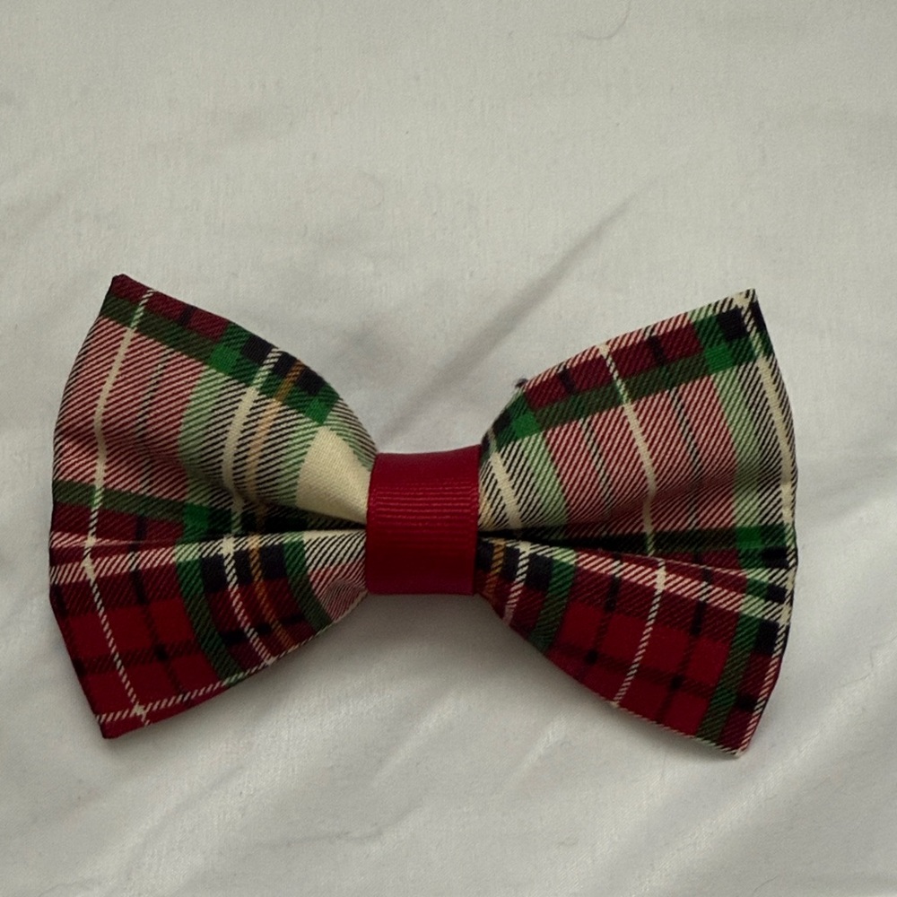 Fish & Bone Chuckle Hounds Plaid Pet Bow Tie